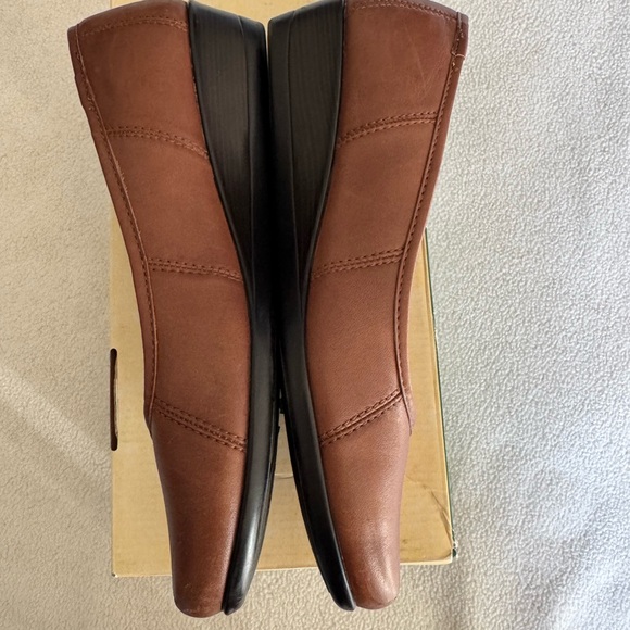 Eastland Mika slip on ballet style shoe - Picture 2 of 7